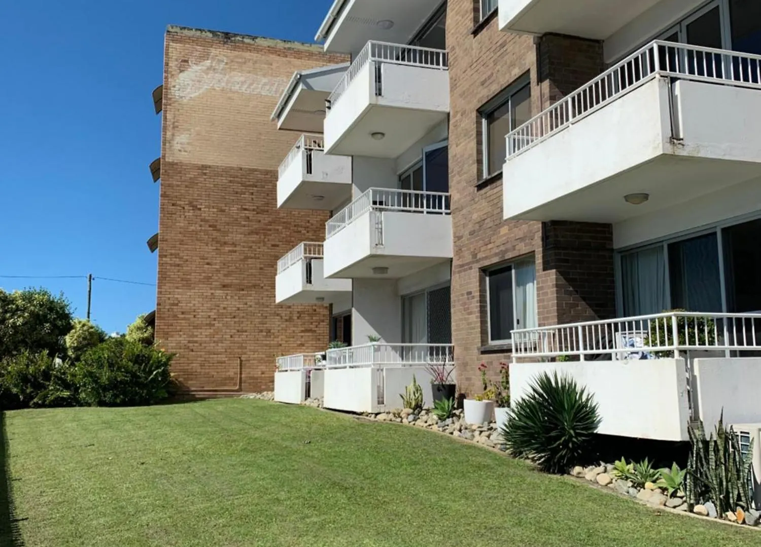 Newly Renovated Beach Front Unit. Views To Die For! Alexandra Headland