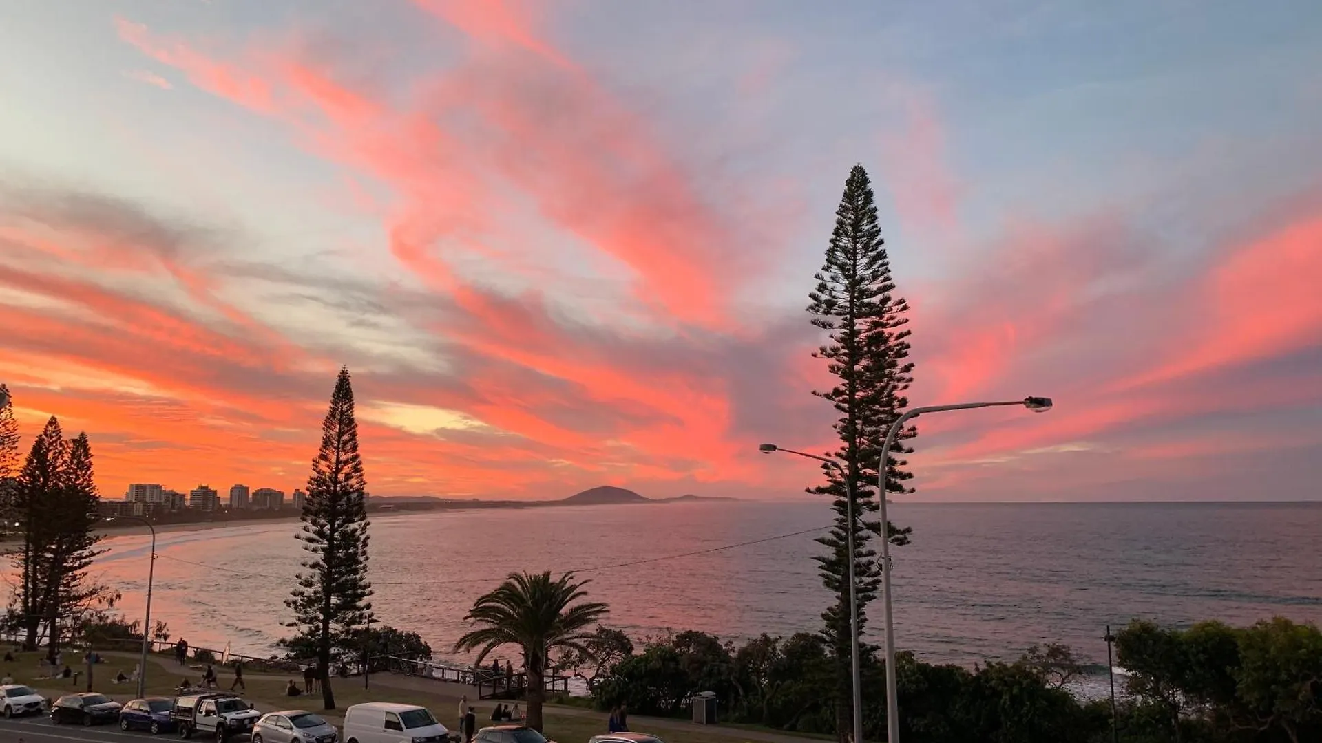 Newly Renovated Beach Front Unit. Views To Die For! Alexandra Headland Apartment