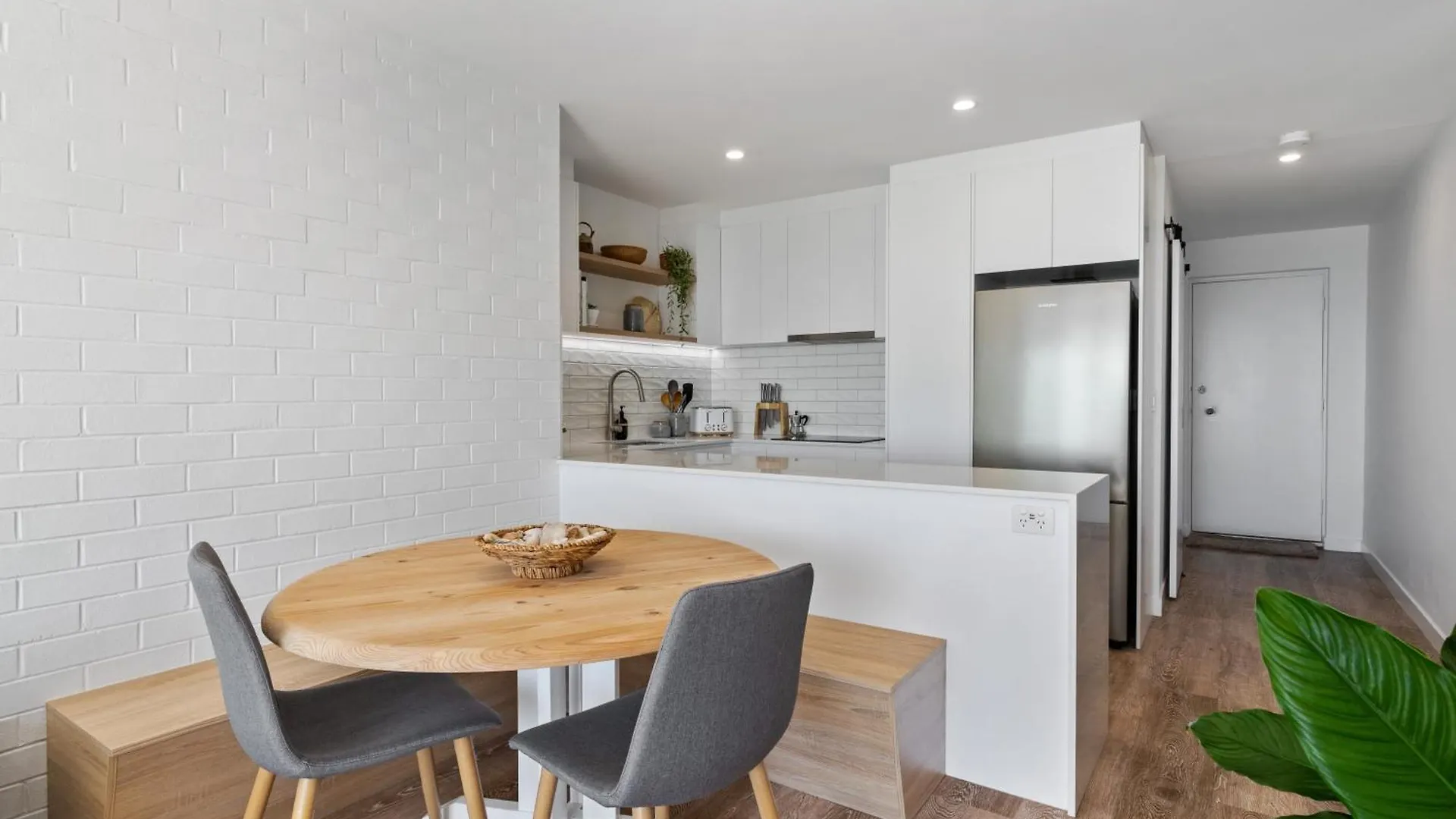 Newly Renovated Beach Front Unit. Views To Die For! Alexandra Headland Apartment