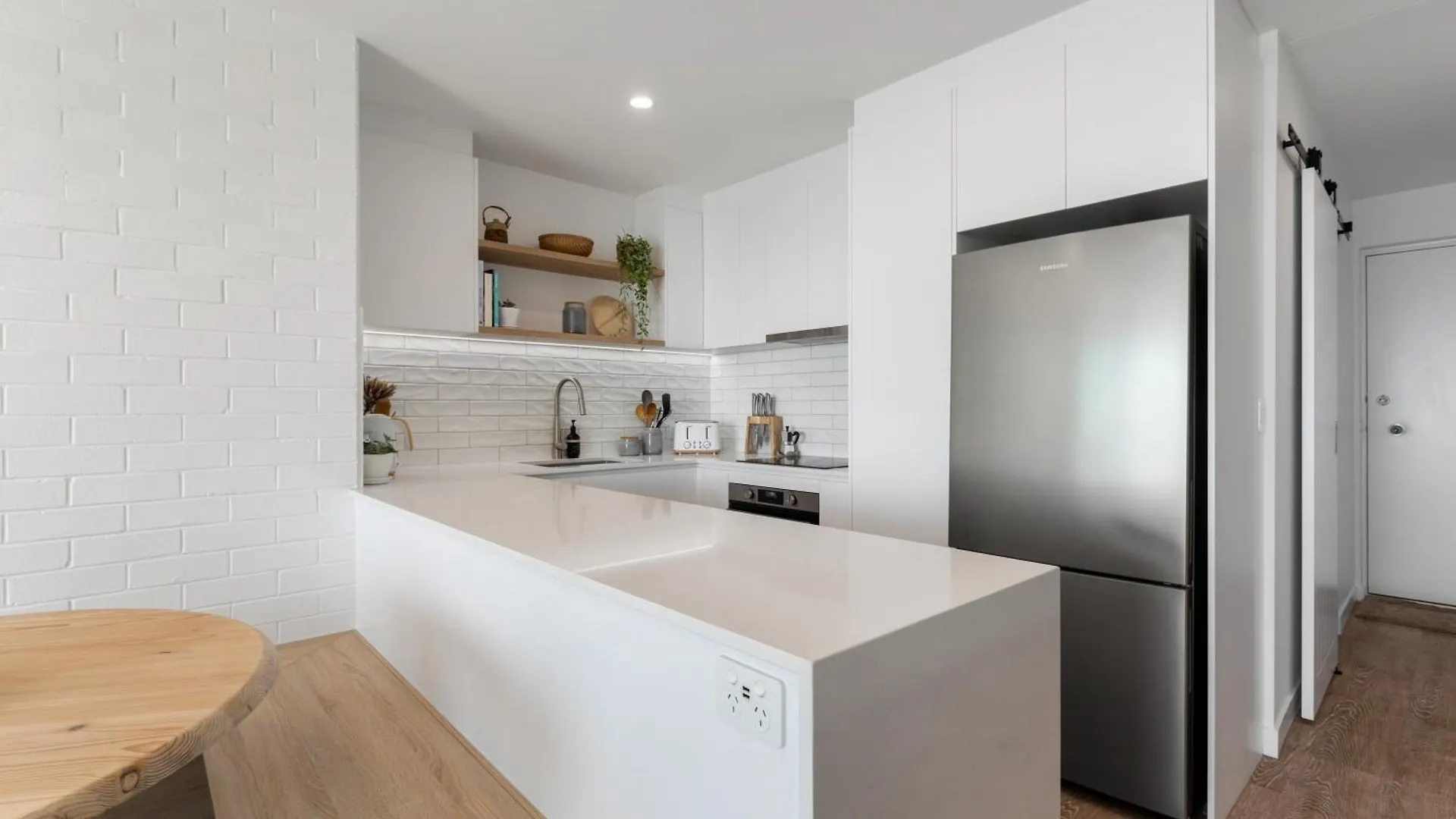 Newly Renovated Beach Front Unit. Views To Die For! Alexandra Headland