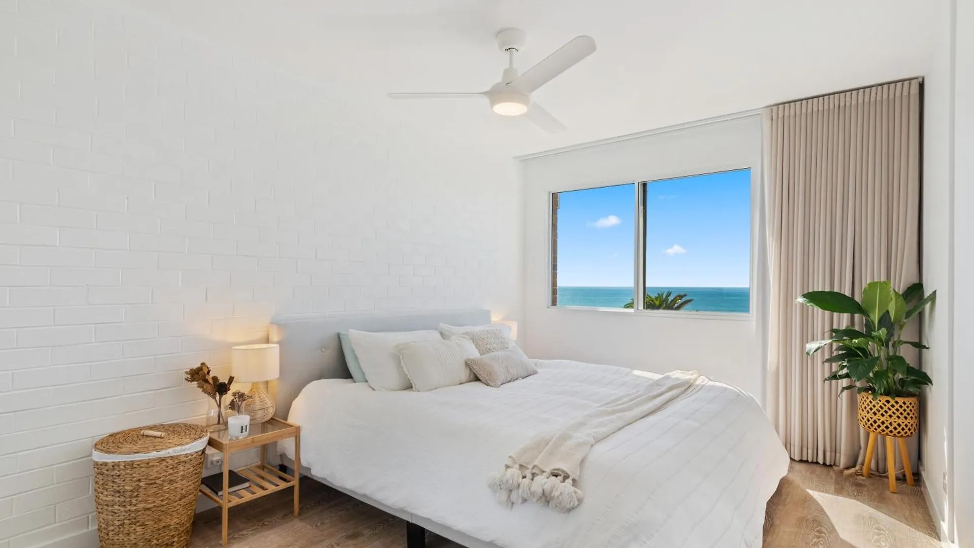 Newly Renovated Beach Front Unit. Views To Die For! Alexandra Headland
