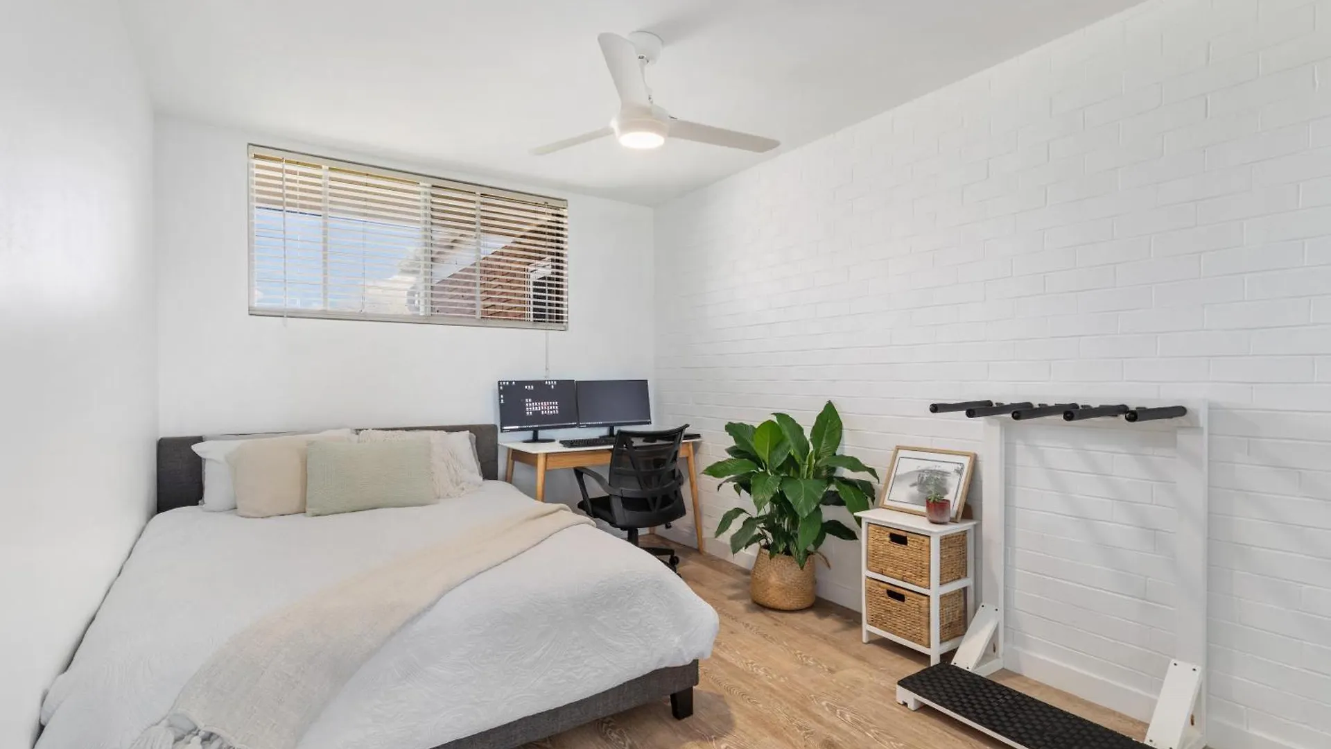 Apartment Newly Renovated Beach Front Unit. Views To Die For! Alexandra Headland
